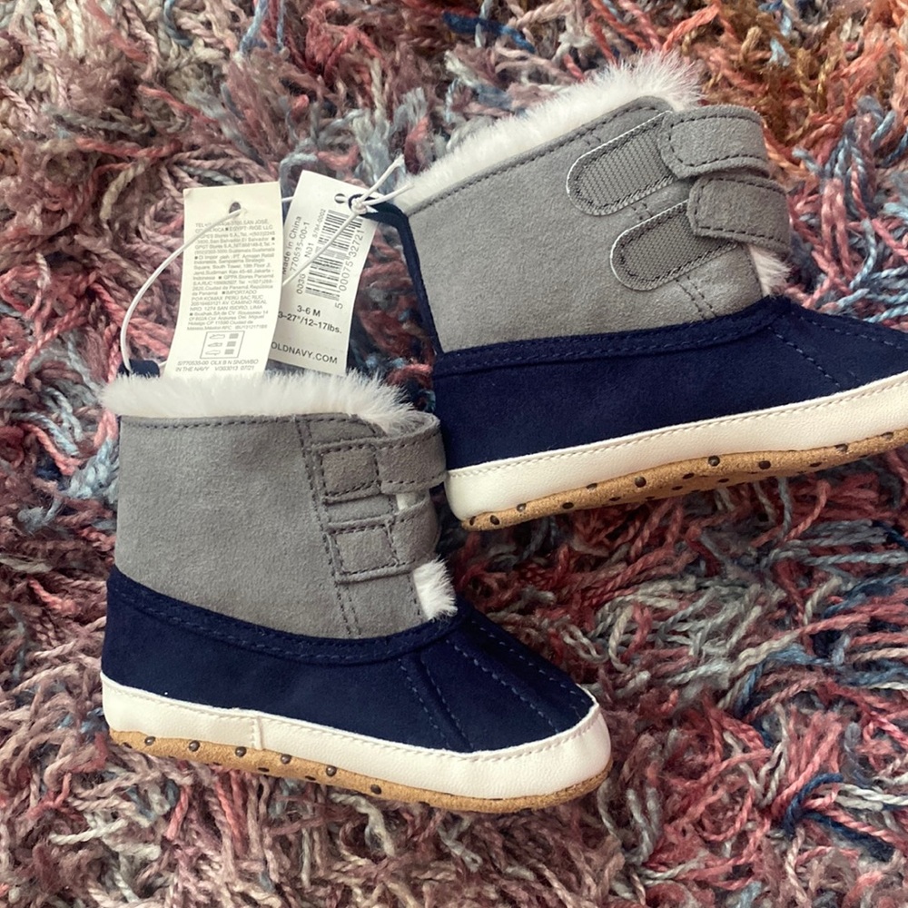 Old Navy Faux fur lined snow boots